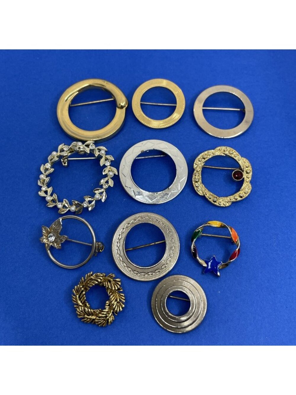 Vtg Lot Of 11 Circle Brooch Mixed Wreath Bundle Silver-tone Gold-tone